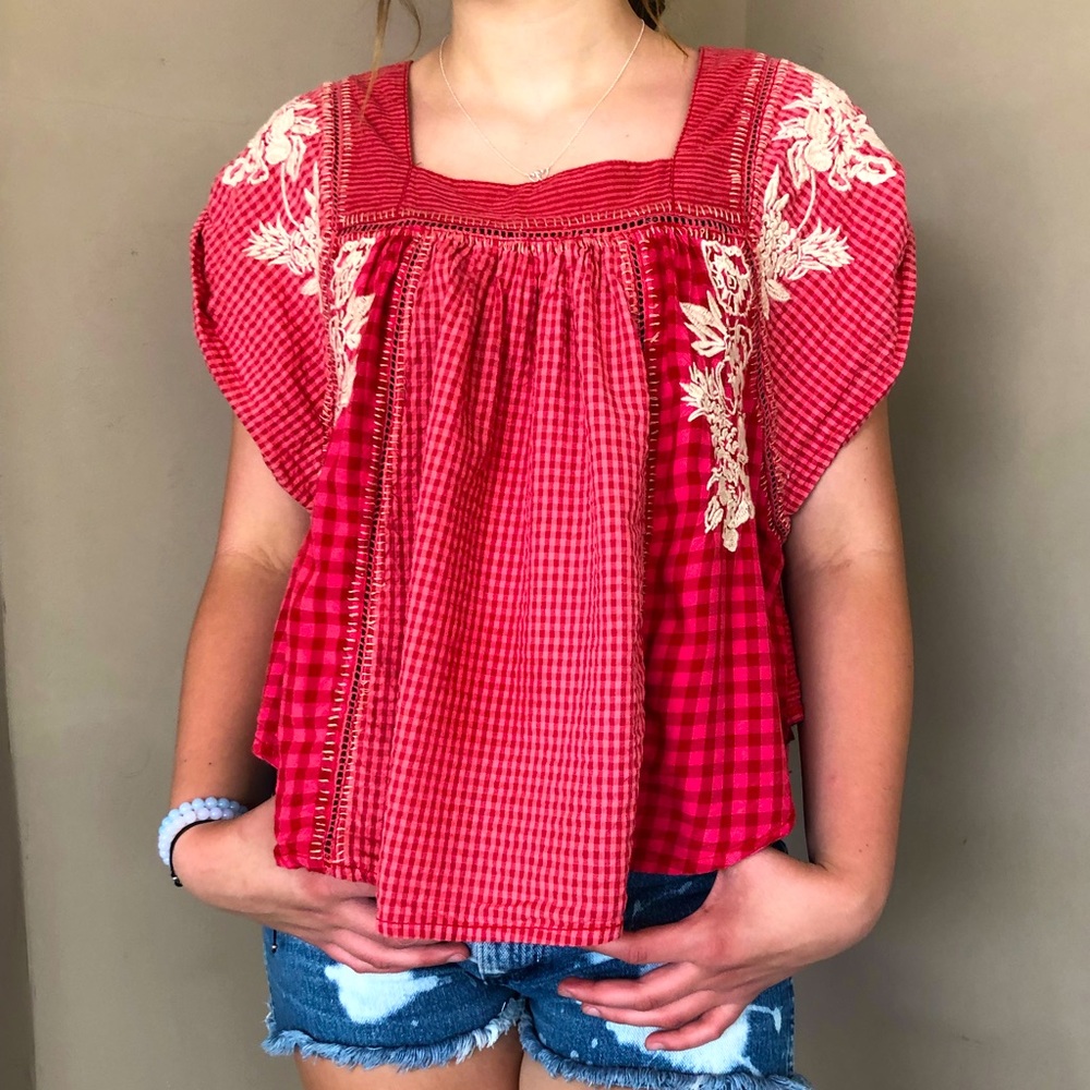 We The Free, Embroidered, Red Checkered Summer Top. Size Small. 🍓🍓🍓